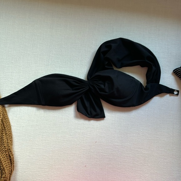 Marysia size medium Venice black bikini top. Mint condition - Picture 6 of 9